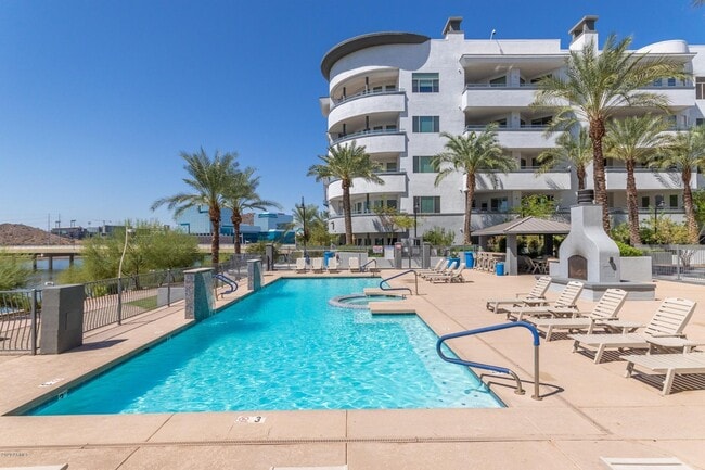 Building Photo - 945 E Playa Del Norte Dr