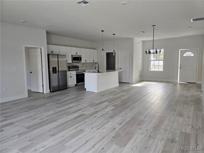 Foto del edificio - 4479 SW 170th Street Rd