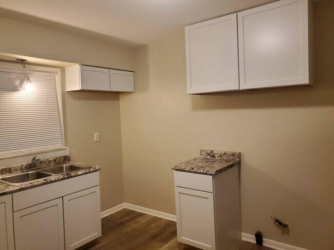 Foto del edificio - 8131 W Villard Ave