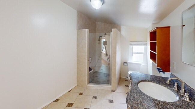 Foto del edificio - Charming Cottage Located In Carlsbad Village / Two Blocks From The Beach!