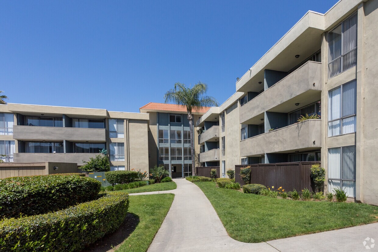 COVINA GRAND Apartments in Covina, CA Westside Rentals