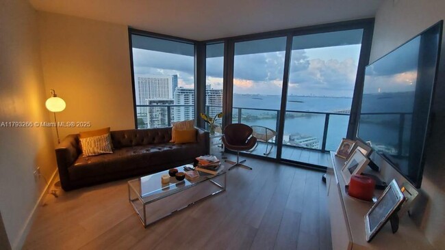 Foto del edificio - 501 NE 31st St
