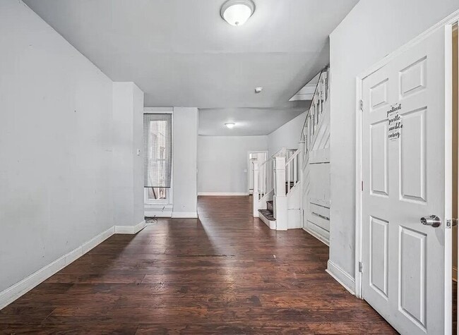 Photo - 5450 Media St House