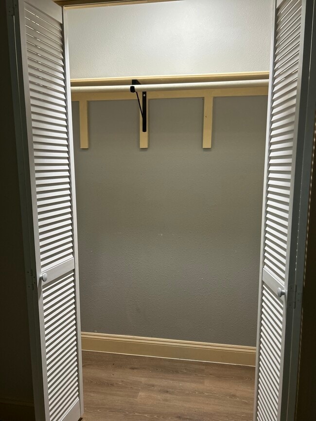 Building Photo - 5767 Belcrest St