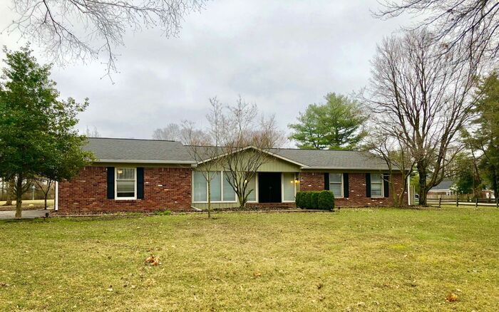 Foto principal - 3 Bedroom Home in Carmel Clay School District