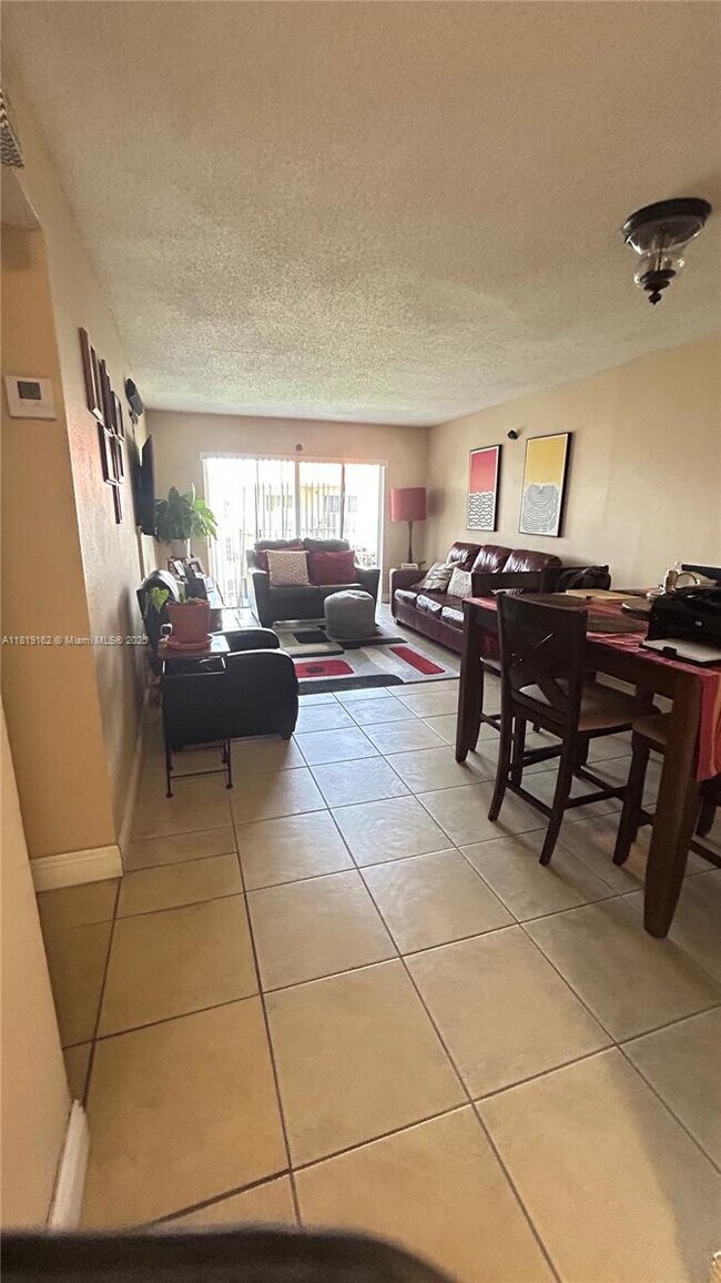 Foto del edificio - 4920 NW 79th Ave