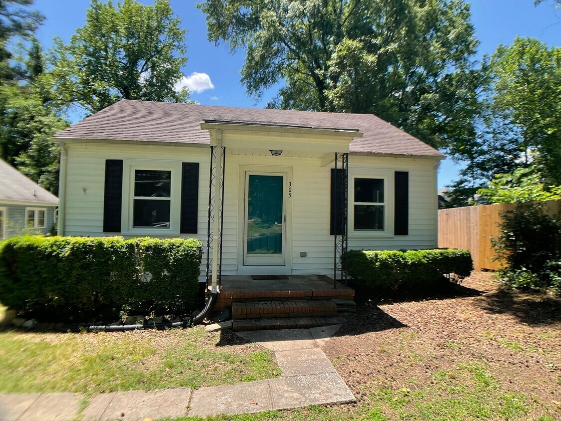 Primary Photo - Adorable Bungalow Close to Duke, Restauran...