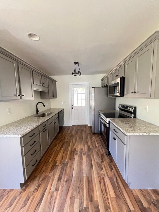 Building Photo - 9458 Brook Forest Cir