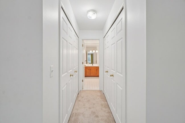 Foto del edificio - 2799 Lochmoor Blvd