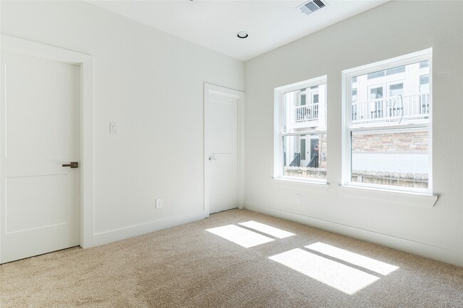 Building Photo - 2426 Ella Blvd