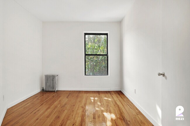 Building Photo - 504 W 159th St
