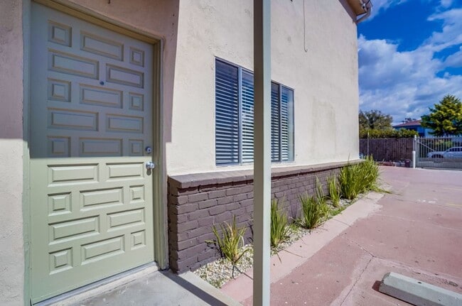 Photo - 2425 S Ridgeley Dr Apartment