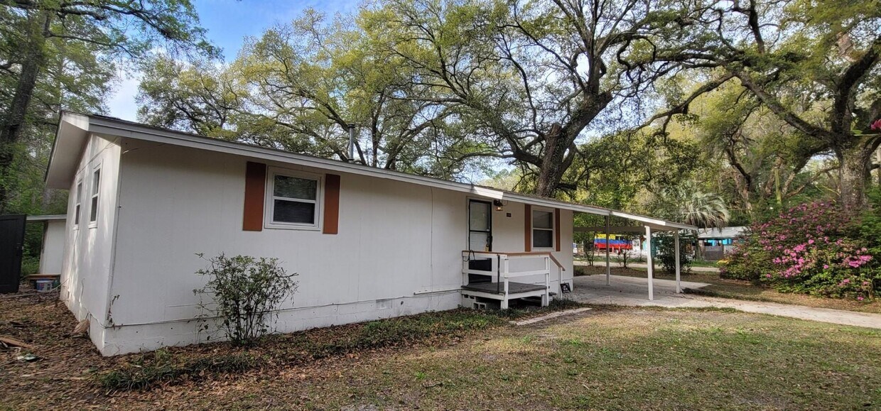 Primary Photo - 1210 Carson Dr