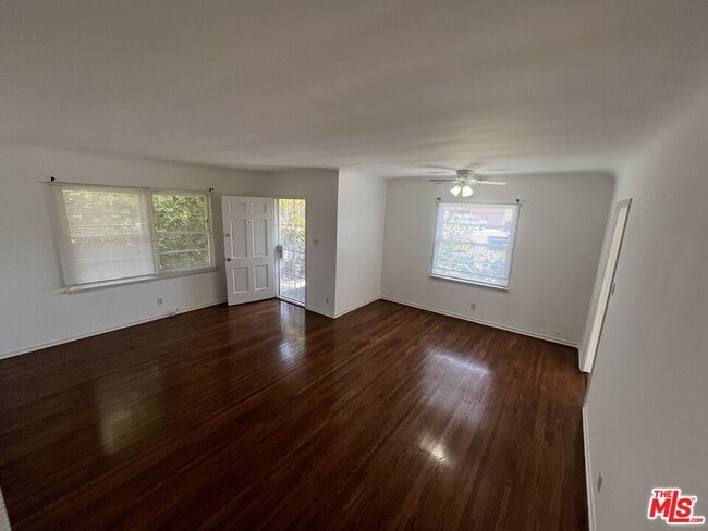 Foto del edificio - 4225 Campbell Dr