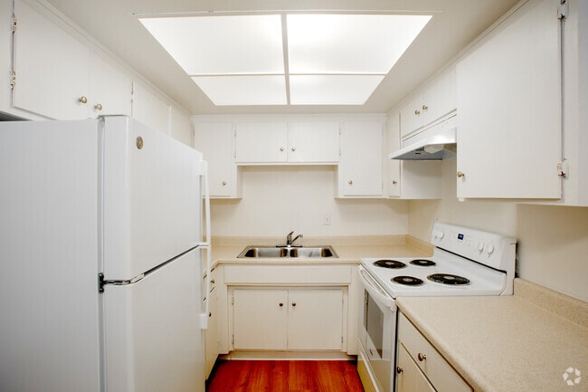 3HAB, 2BA - 1030SF - Regency & Lexington Apartments