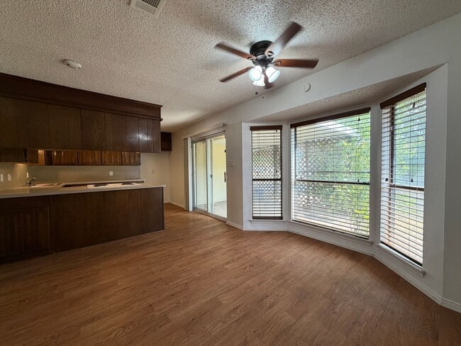 Foto del edificio - 1003 Poplar St