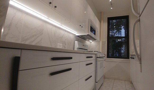 Foto del edificio - 98-26 64th Ave