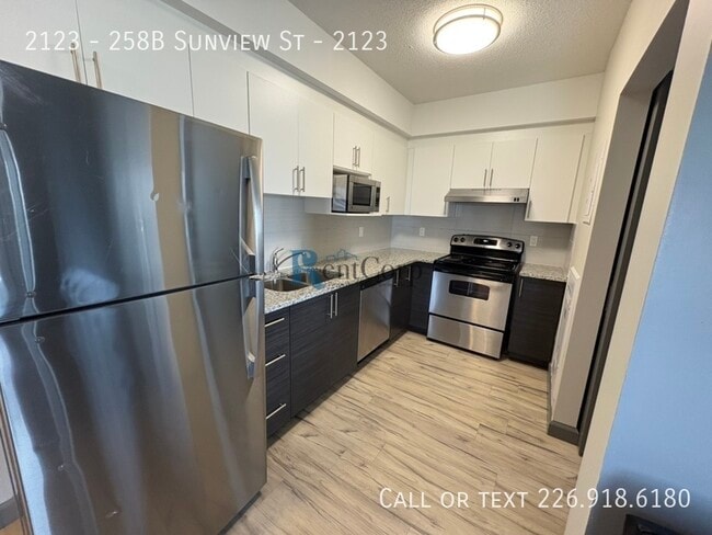 Building Photo - 258B-258B Sunview St