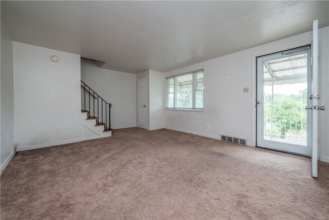 Building Photo - 925 Ulrich St