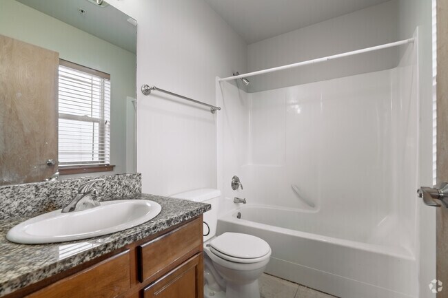 2 habitaciones, 2 baños - 900 pies cuadrados - Baño principal - Sunset Terrace