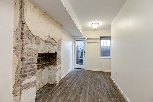 Foto del edificio - 619 10th St NE