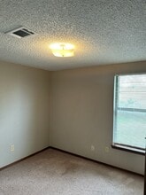 Building Photo - 708 Cherryvale Rd