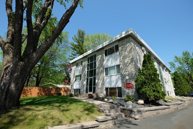 Building Photo - Highcrest Haven