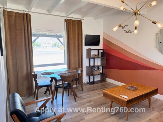 Building Photo - Cozy & Furnished 2 Bed 1 bath Home!
