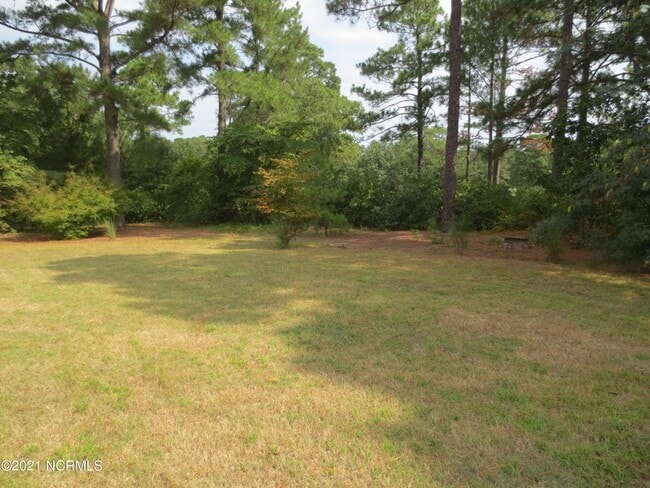 Building Photo - 8 Country Club Blvd