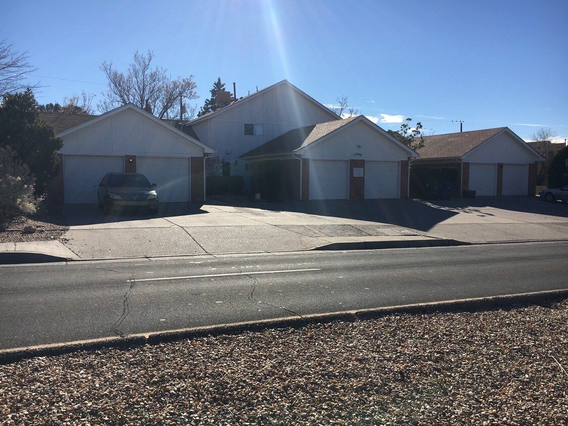 Foto principal - 11600 Candelaria Rd NE