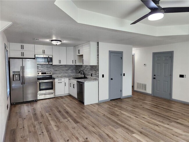 Building Photo - 9 Holly Dr