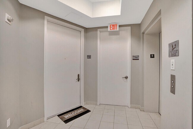 Building Photo - 16001 Collins Ave