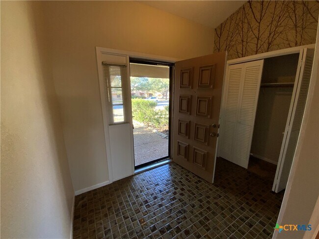 Building Photo - 2429 Canyon Creek Dr