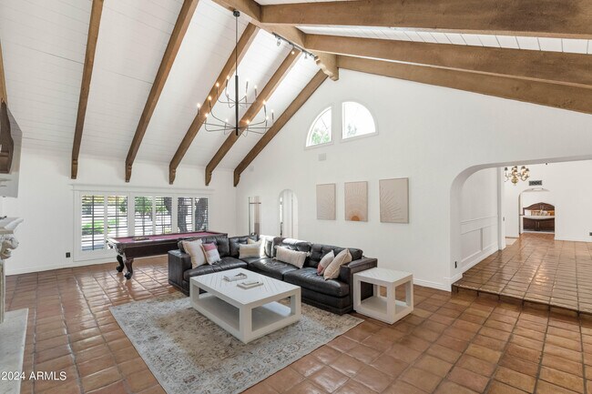 Foto del edificio - 8712 N 68th St