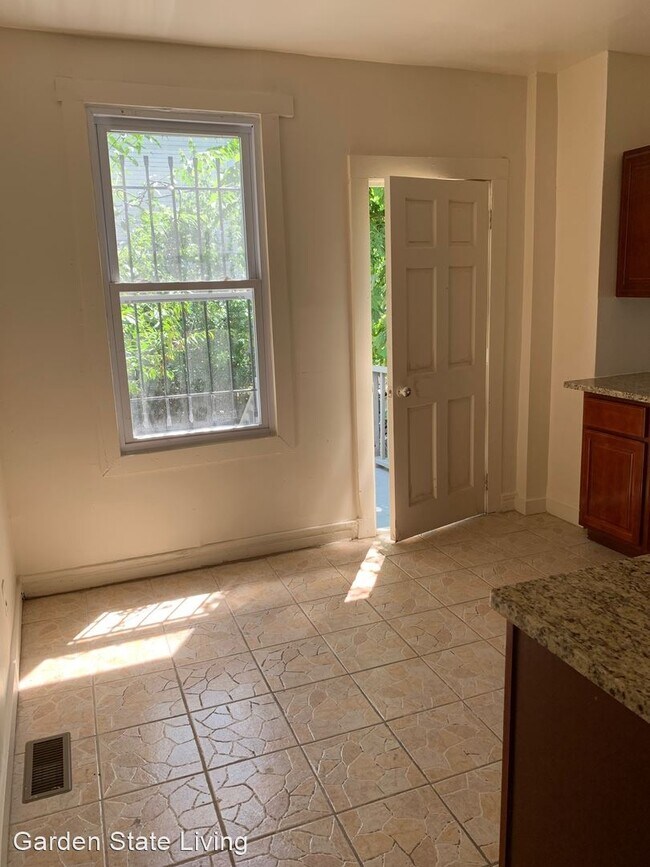 Building Photo - 3 br, 1 bath House - 104 9th Avenue