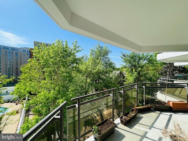 Foto del edificio - 1530 Key Blvd