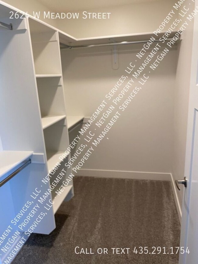 Building Photo - 3 Bedroom Crescent Hills Townhome.