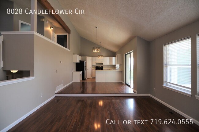 Foto del edificio - 8028 Candleflower Cir