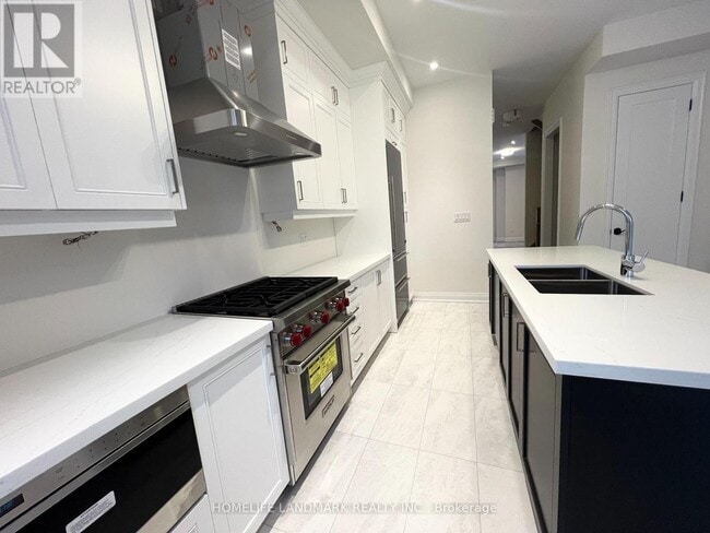 Building Photo - 20 Gardeners Ln