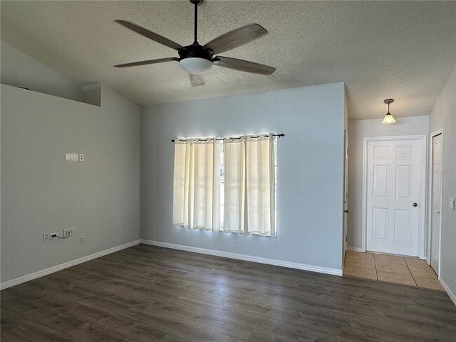 Building Photo - 106 N Hampton Ct