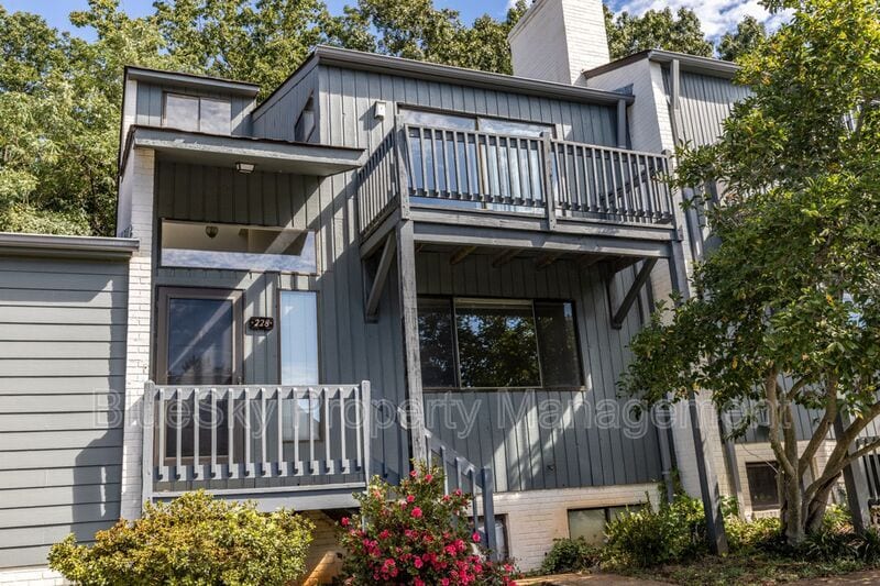 Primary Photo - 228 Harvest Drive