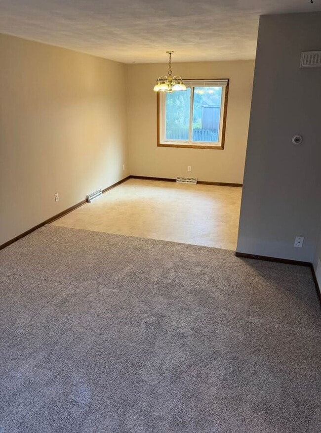 Foto del edificio - 2245 N Cedar Ave