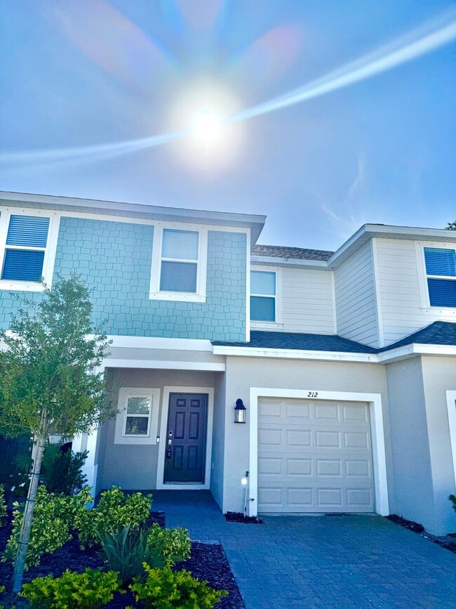 Foto del edificio - Riverside living redefined - 3Bedrooms/2.5Baths newly built townhome in Edgewater!