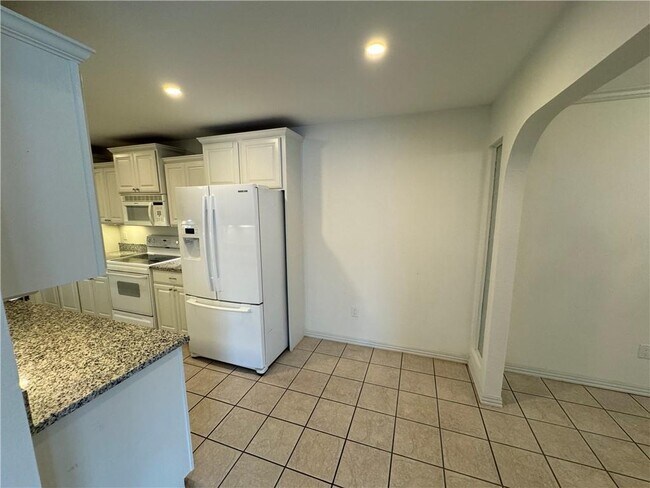 Building Photo - 2901 E Sterling Ct