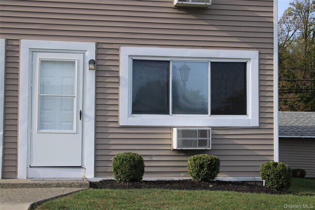 Foto del edificio - 1 Fishkill Glen Dr