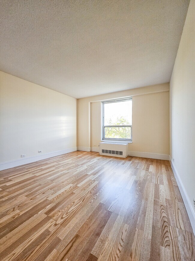 Building Photo - 4500 N Winchester Ave