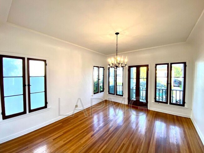 Foto del edificio - 833-835 S Curson Ave