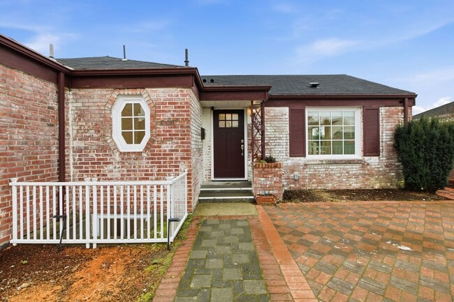 Foto del edificio - Stunning Magnolia Renovation with Views and Exceptional Location!!!