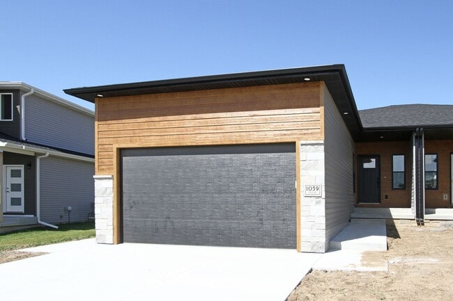Building Photo - New Construction Townhouse $200 off for 3mths