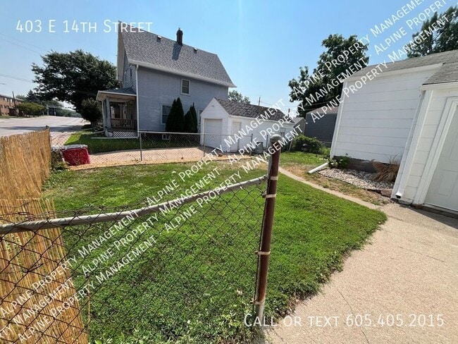 Building Photo - 403 E 14th St